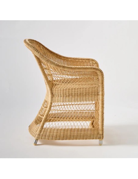 Vue de profil du fauteuil de table Biarritz en résine couleur naturelle