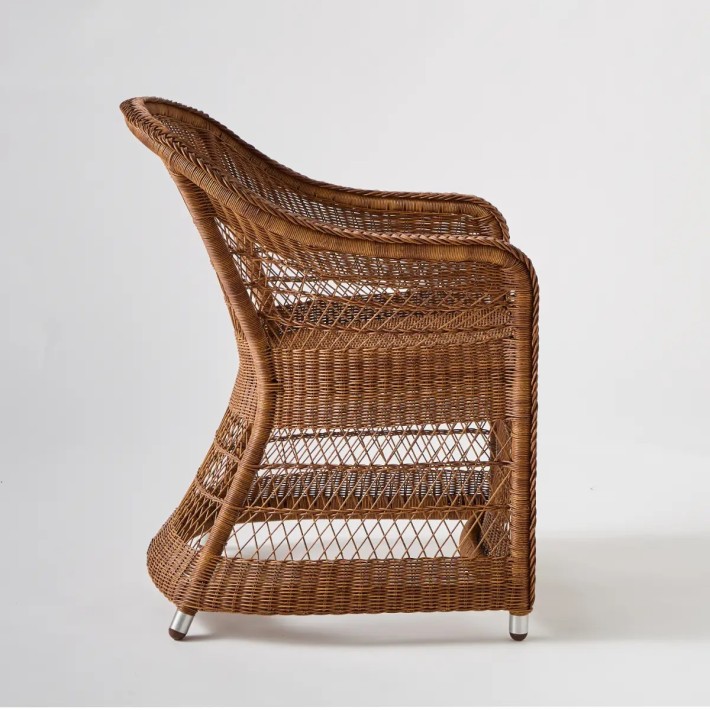 Profile view Biarritz armchair in châtaigne coloured resin