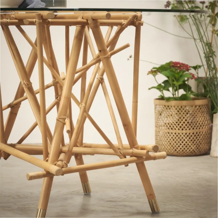Zoom on the rattan position of the Mikado table base