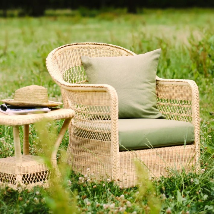 Ambiance fauteuil en résine biarritz naturelle tissu vert