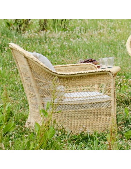 Ambiance fauteuil Biarritz résine naturelle vue de profil