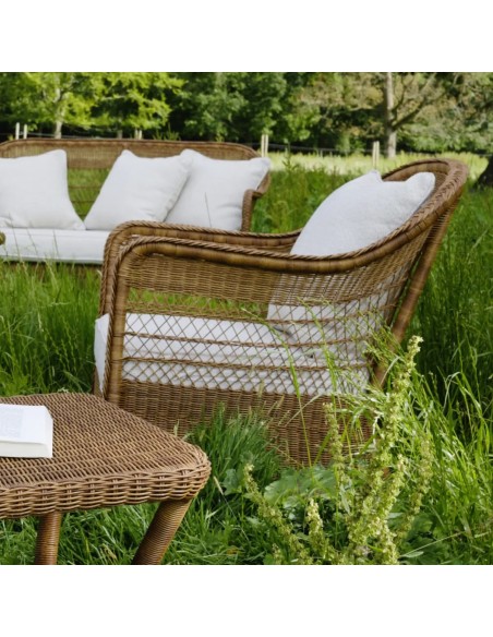 Vue de profil et d'ambiance fauteuil Biarritz châtaigne avec tissu chenille gris