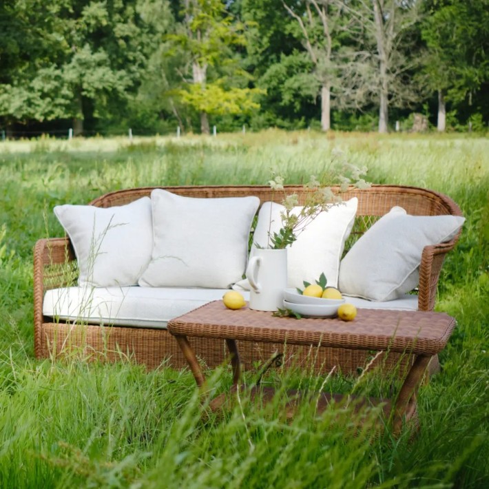3-seater resin garden sofa in chestnut colour