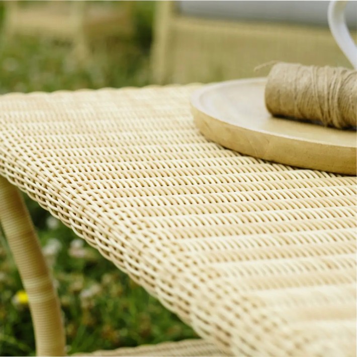 Zoom tressage plateau table basse en résine pour l'extérieur Biarritz naturelle
