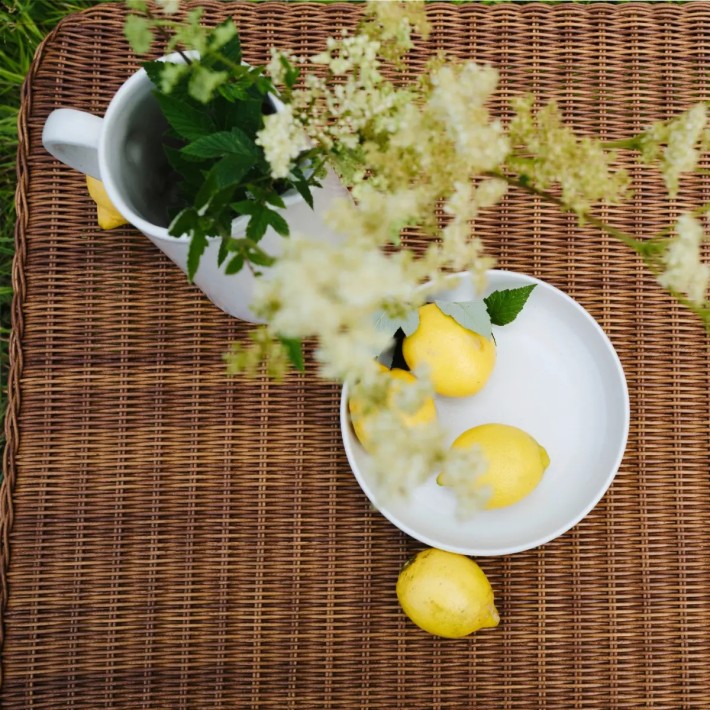 Zoom braided Biarritz coffee table top chestnut resin