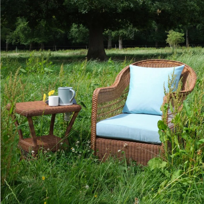 Garden set with square coffee table and chestnut-coloured resin armchair