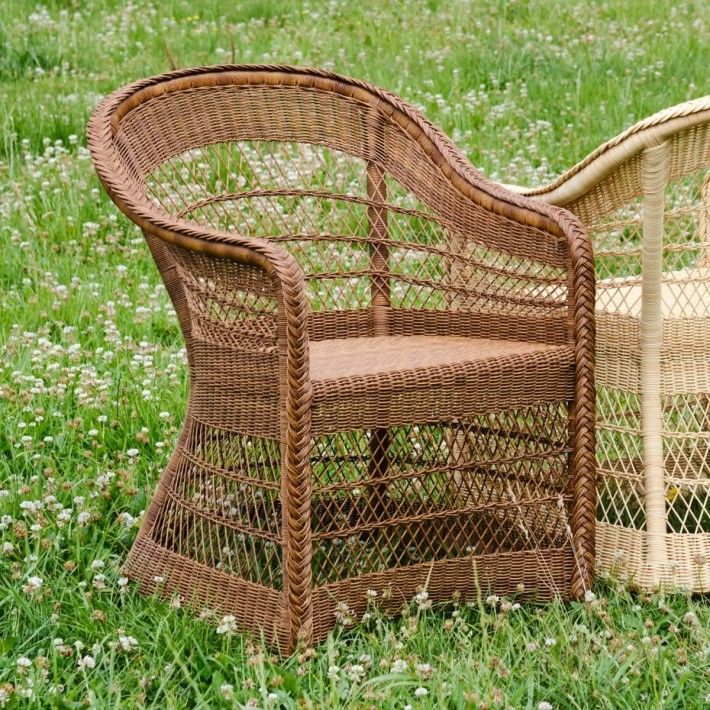 Outdoor table armchair in chestnut-coloured resin, Biarritz collection