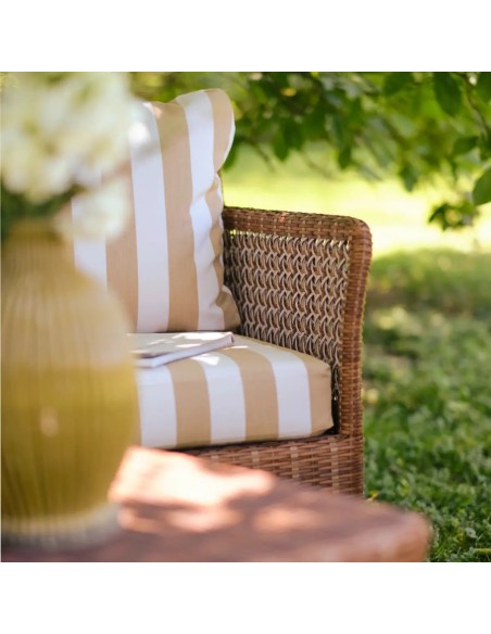 Détail accoudoir fauteuil de jardin 2 places collection Antibes latérite