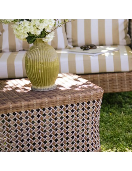 Zoom ambiance rectangular outdoor coffee table in resin Antibes latérite collection