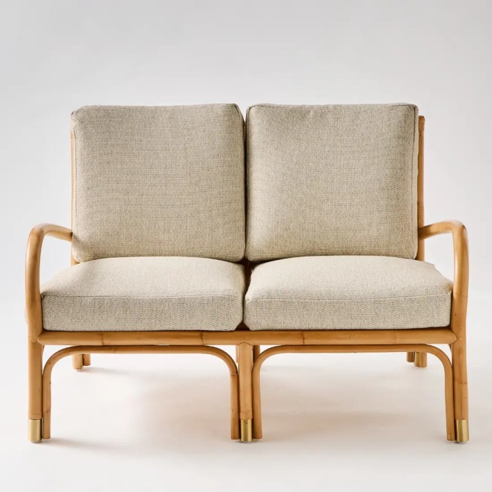 Vue de face canapé 2 places en rotin Riviera avec tissu chenille gris