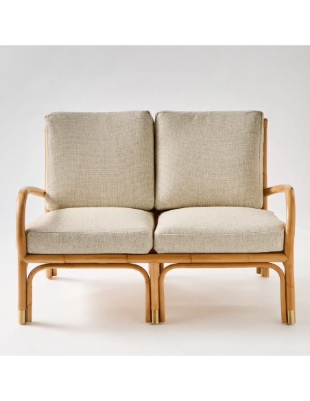 Vue de face canapé 2 places en rotin Riviera avec tissu chenille gris Vue de face canapé 2 places en rotin Riviera avec tissu chenille gris