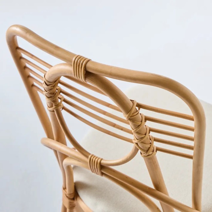 Détail dossier chaise en rotin Gingko avec ligature nœuds