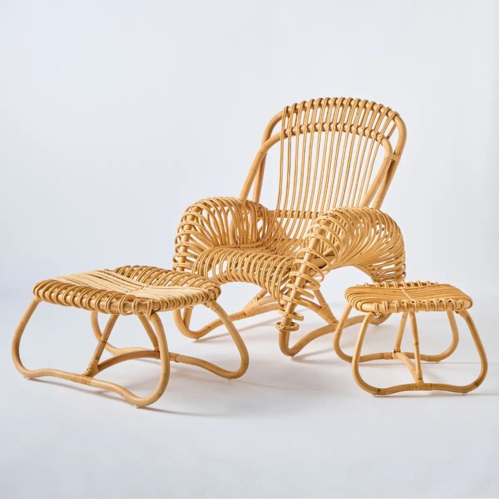 Ensemble fauteuil et repose-pieds Boucle out en rotin par KOK MAISON