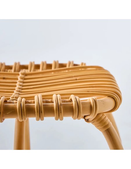 Détail profil du repose-pied 100% rotin collection Boucle
