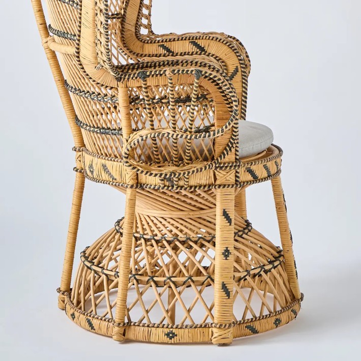 Profil assise fauteuil en rotin Emmanuelle avec coussin d'assise