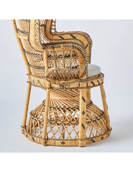 Profil assise fauteuil en rotin Emmanuelle avec coussin d'assise