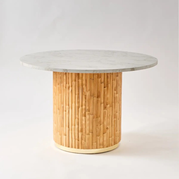 Table de repas ronde de diamètre 120 en rotin avec plateau stratifié effet marbre blanc