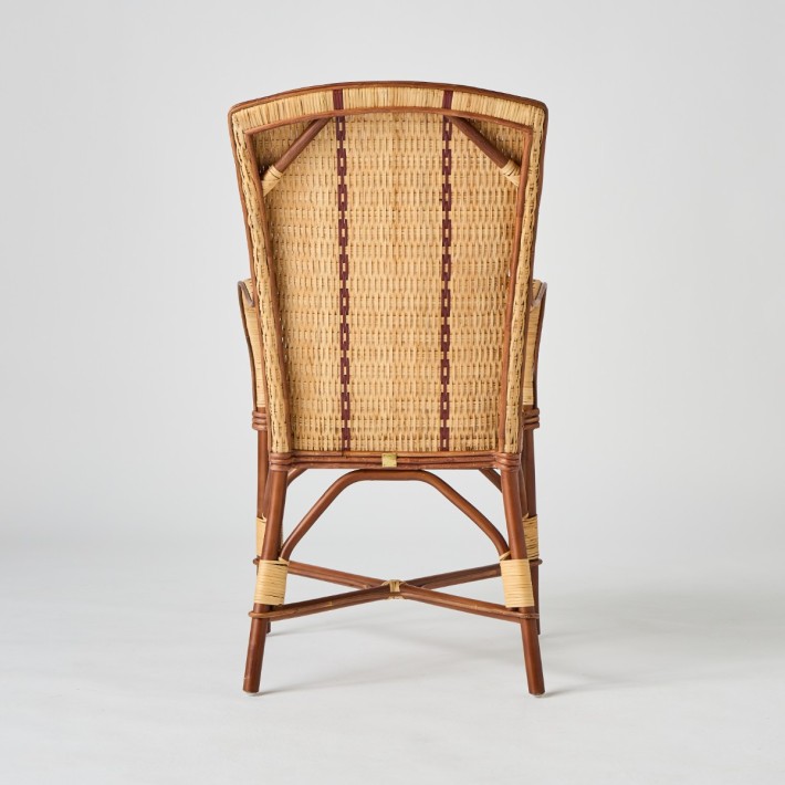 Vue de dos du fauteuil haut dossier en rotin liseré rouge collection Bagatelle