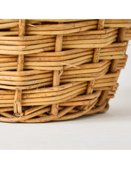 Detail of 3 scratches on rattan