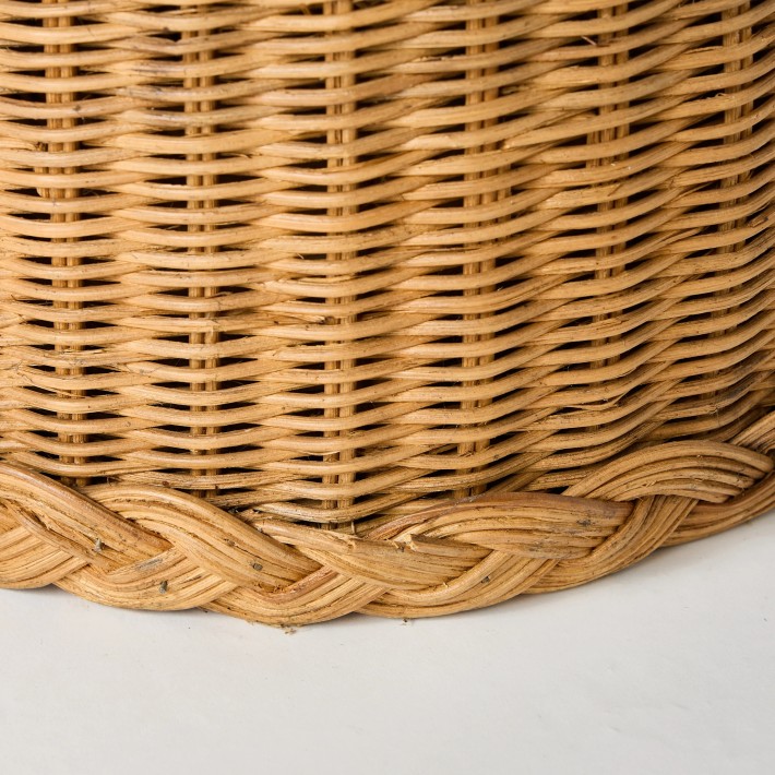 Détail défaut base du panier à linge en rotin vintage pièce unique KOK MAISON