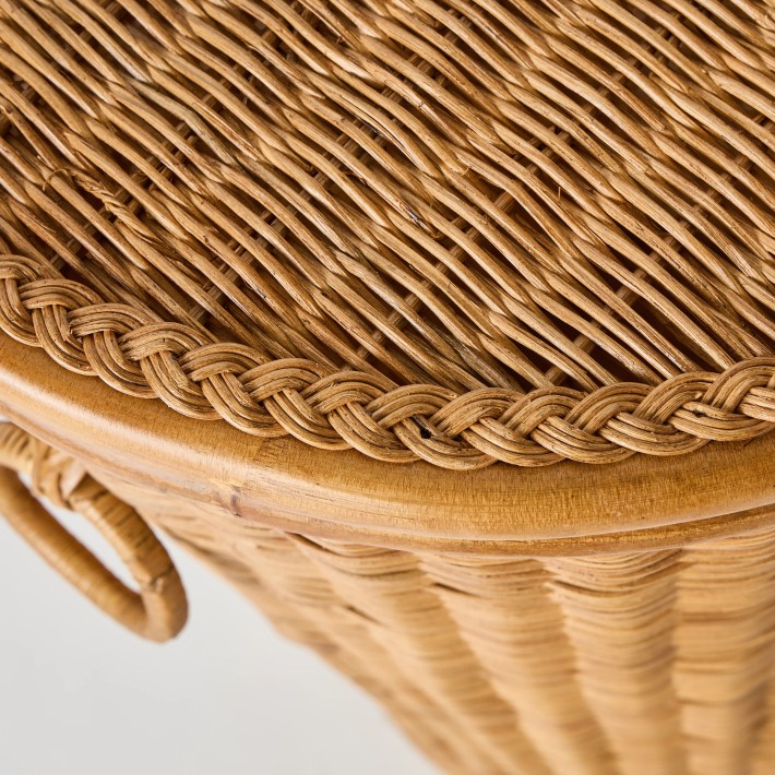 Détail tressage tresse rotin sur panier à linge grand modèle vintage