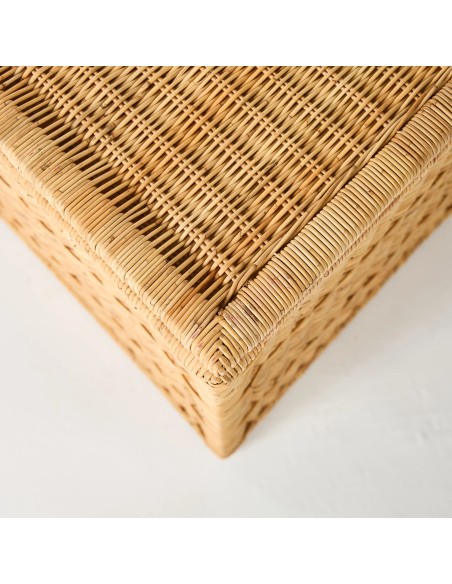 Zoom détail défaut dessus panier à linge rectangulaire ne rotin pièce unique