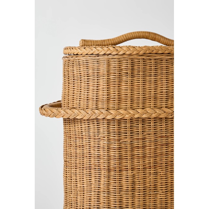 Détail tressage rotin anse panier à linge grand modèle en rotin