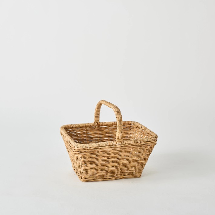 Vintage rattan picnic basket, one-of-a-kind piece by KOK MAISON