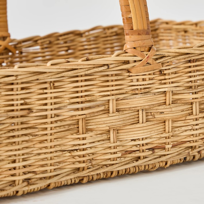 Detail of the weaving pattern of the rattan basket with handle from Kok Maison