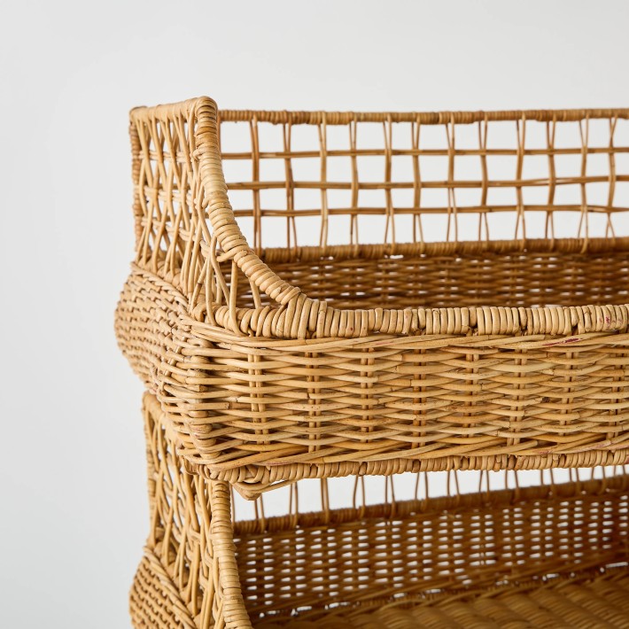 Detail Set of 3 stackable vintage rattan storage baskets