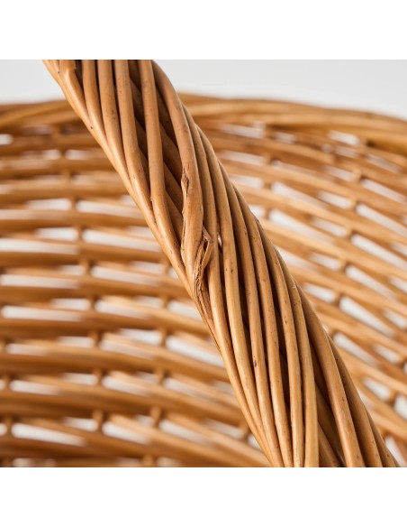 Detail of defect in wicker strand on handle