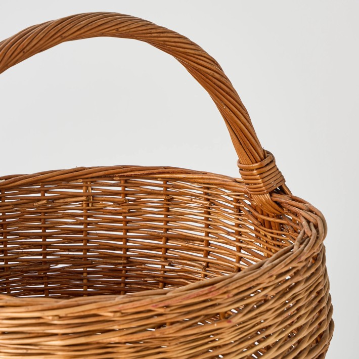 Detailed weaving and handle made from 100% vintage wicker, archive of Kok Maison workshop