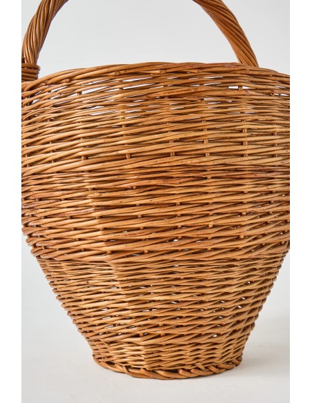 Zoom on handmade natural brown wicker weaving, a unique vintage piece