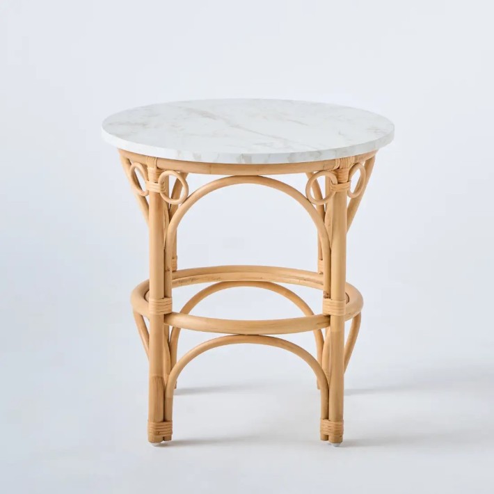 petite table en canne de rotin gingko avec plateau stratifié effet marbre blanc