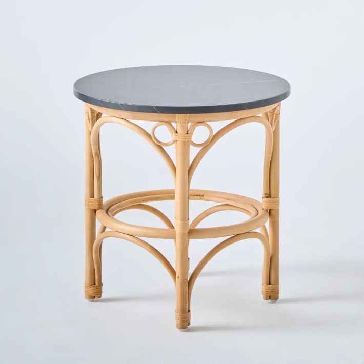 Table basse petit modèle en canne de rotin collection gingko avec plateau stratifié effet marbre noir