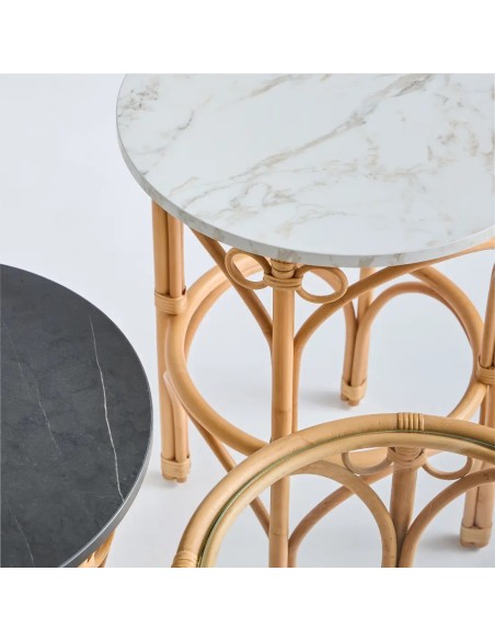 Petite table basse en rotin de la collection Gingko avec plateau en stratifié effet marbre noir