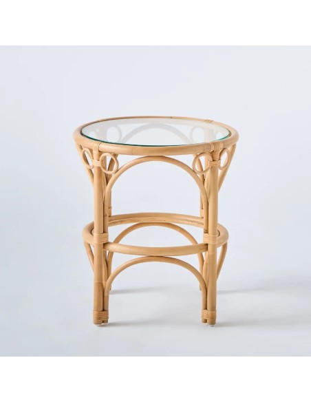 Table basse petit modèle vue de face. Canne de rotin collection gingko avec plateau de verre