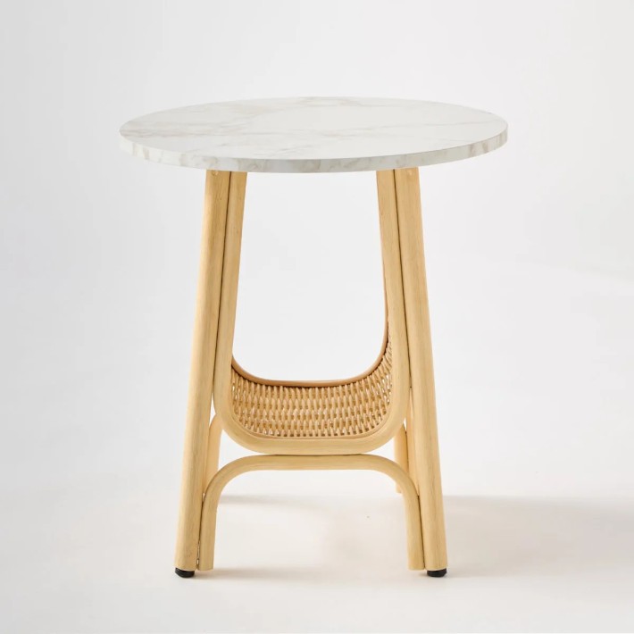 Table basse en rotin CORRIDOR de la collection orchid edition avec plateau stratifié effet marbre blanc vue panier ouvert