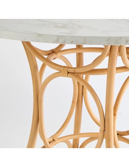 Zoom on the curvature of the rattan cane leg of the Gingko dining table