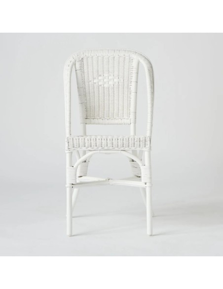 vue de face chaise en rotin laqué blanc chez KOK maison collection primavera