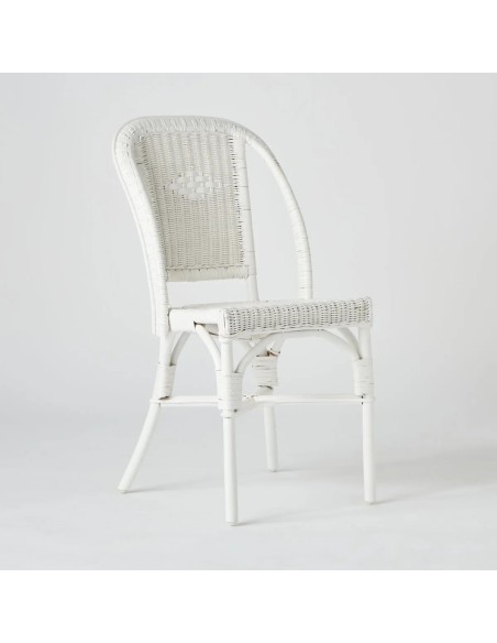 Chaise en rotin tressé laqué blanc collection primavera pour KOK maison