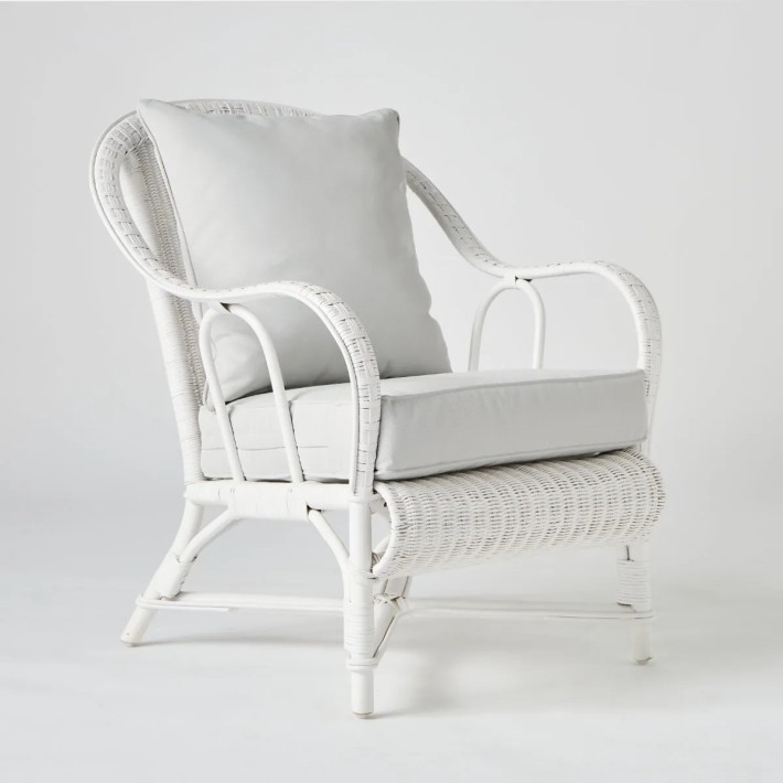Fauteuil une personne en rotin tressé laqué blanc collection PRIMAVERA chez KOK MAISON
