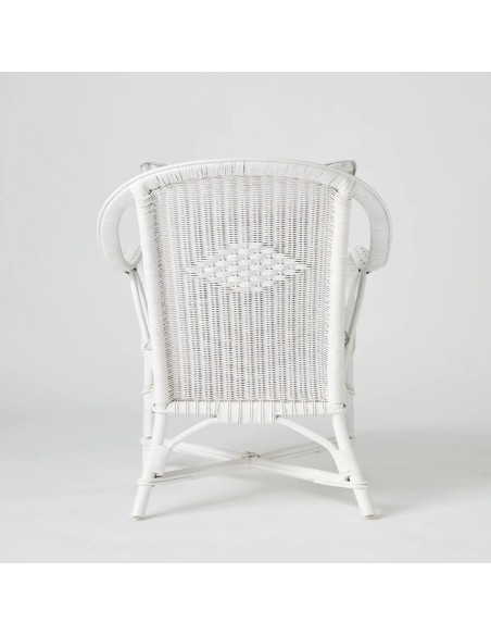 Vue de dos fauteuil en rotin laqué blanc avec coussins gris collection PRIMAVERA