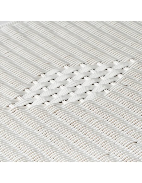 Detail of the "diamond" motif, emblem of vintage weaving, featured in the KOK maison primavera collection.