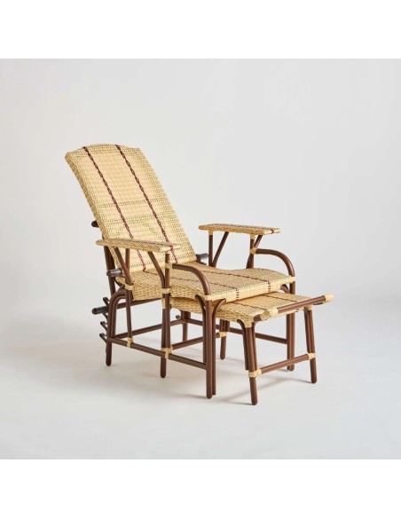 Space-saving built-in footrest for Belle Epoque resin chaise longue for the garden