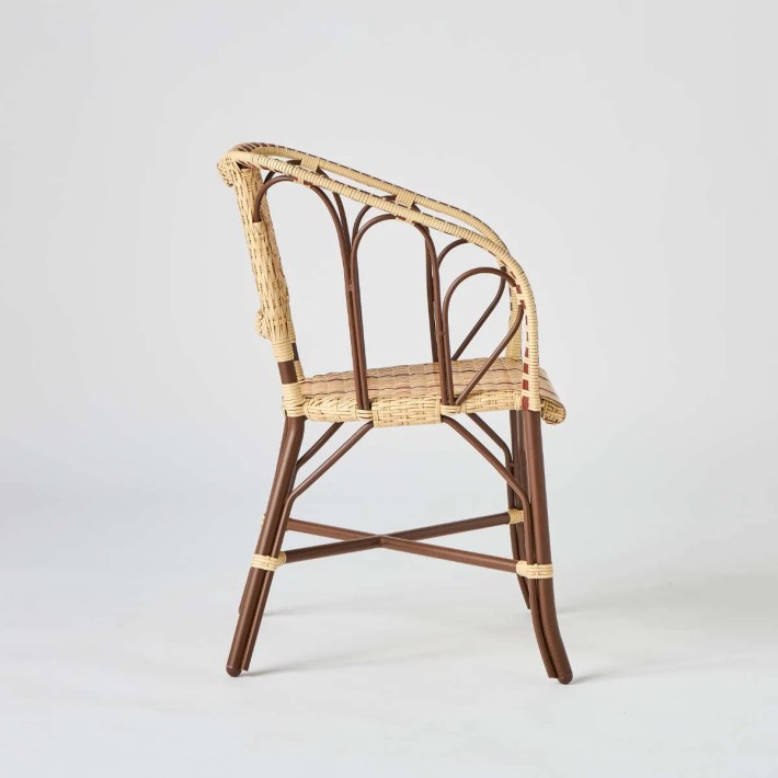 Profil fauteuil de table extérieur en résine imitation rotin collection Belle Epoque chez KOK MAISON