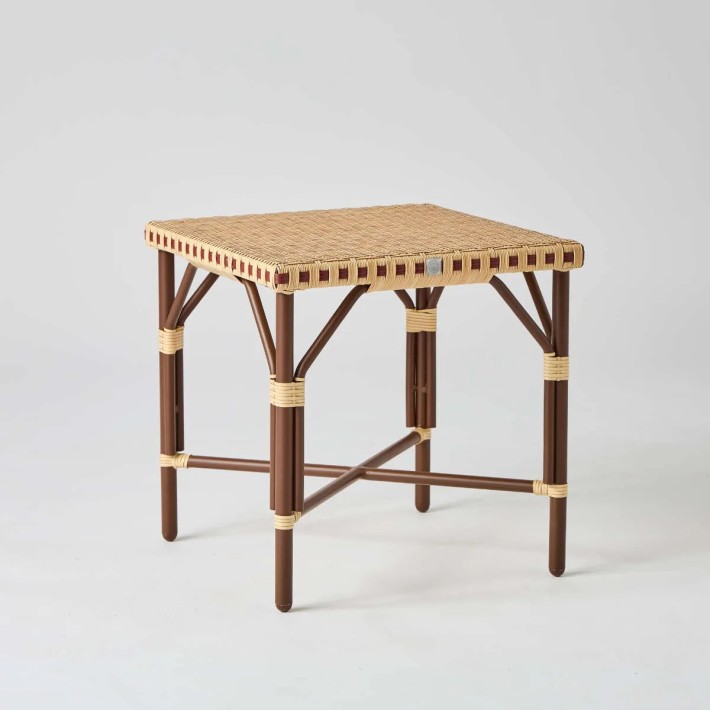 Table basse carré de jardin en résine tressée effet rotin collection Belle Epoque chez Kok maison