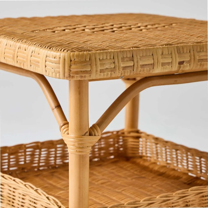 Zoom table basse carrée en rotin couleur miel Nantucket en exclusivité web kok maison