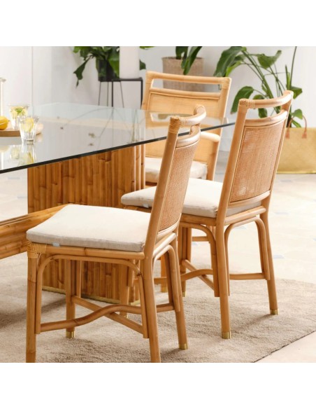 Chaise d'intérieur en rotin avec coussin en tissu lin beige. Collection RIVIERA à retrouver chez KOK MAISON.