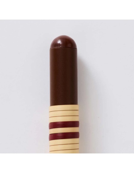 Zoom on lacquered aluminium and resin sample from the BELLE EPOQUE collection at kok maison